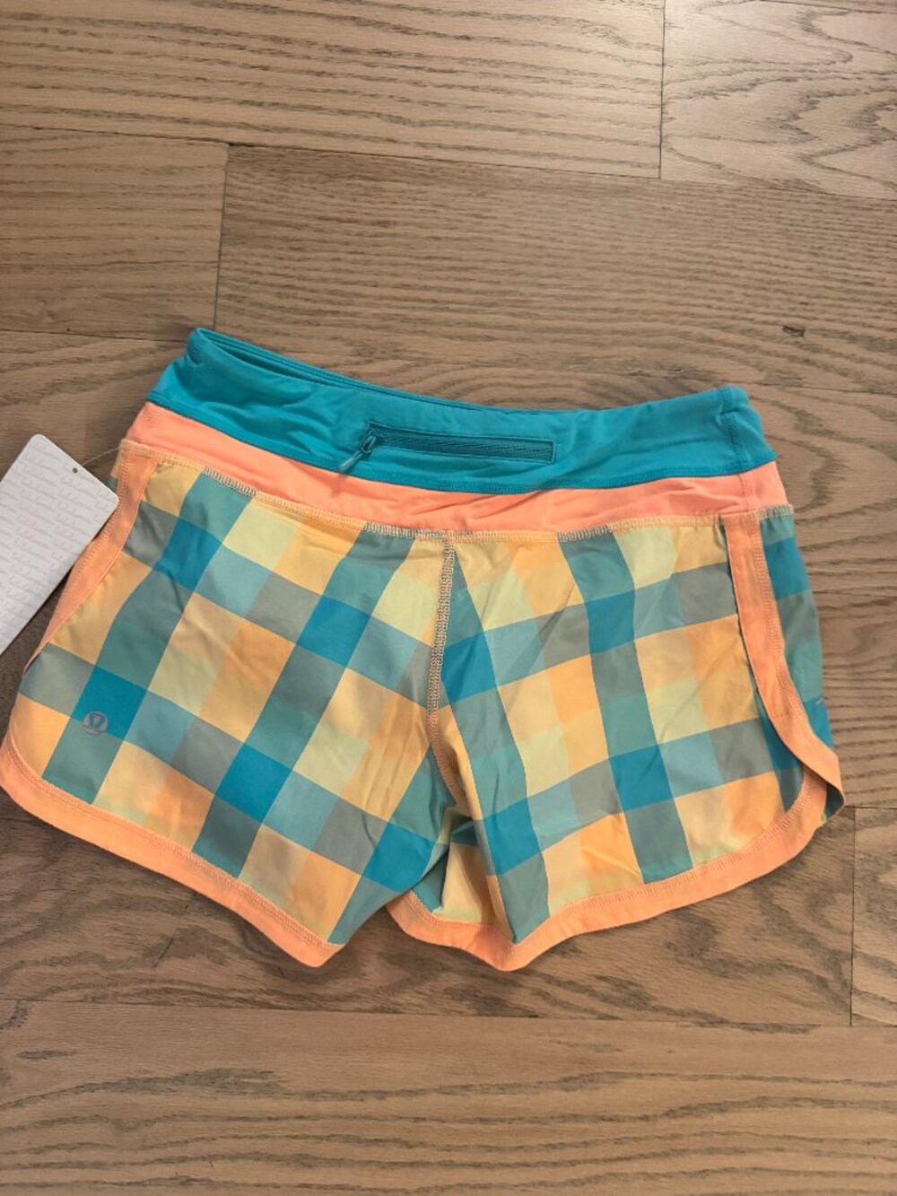 NWT Vintage Lululemon plaid shorts size 4.